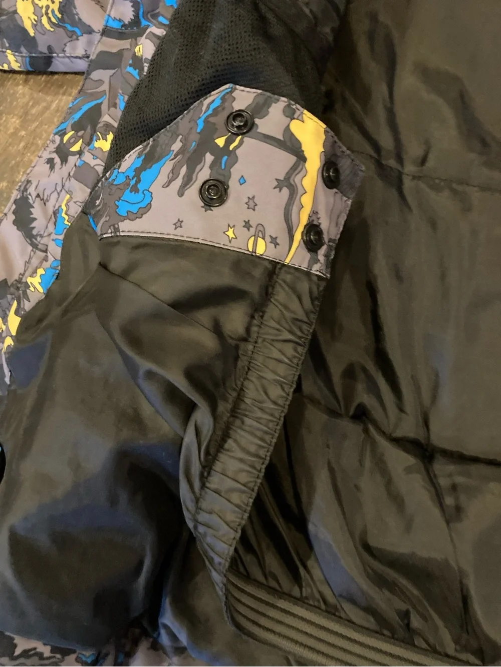 Quiksilver | Hooded Snowboard/Ski Jacket (size 6-7Y)